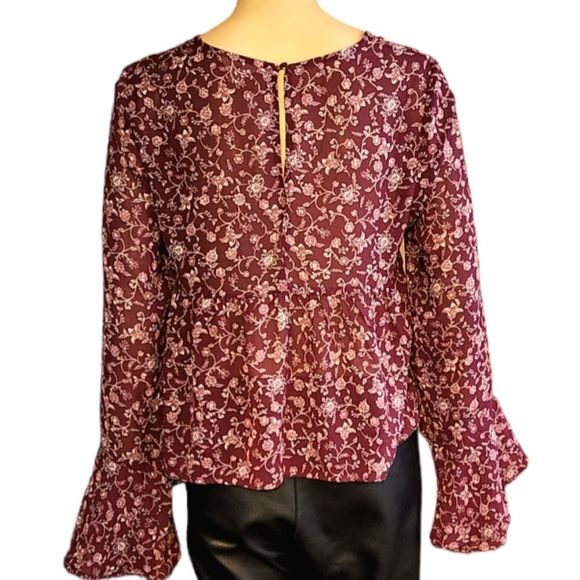 Aeropstale Shirt Sheer Floral blouse purple keyhole back Size Small - Picture 3 of 13